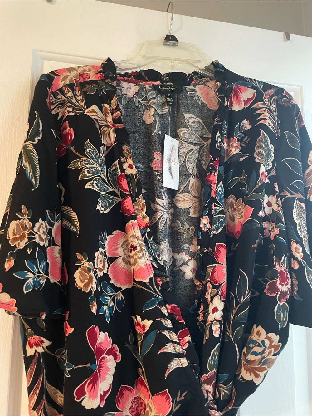 Floral V-Neck Women’s Top in Black and Pink Jessica Simpson Wrap shirt 2X New